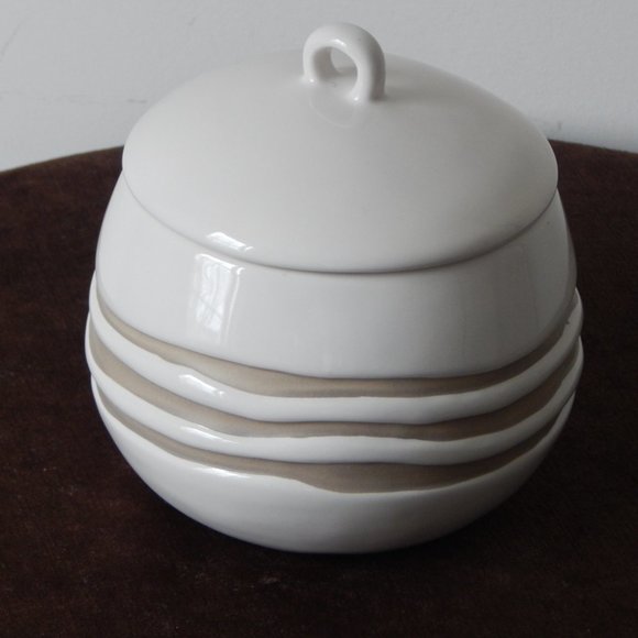 Rae Dunn Hand Painted White Ceramic Canister w/ Lid “Store” Grooved Stripes New - Picture 4 of 8